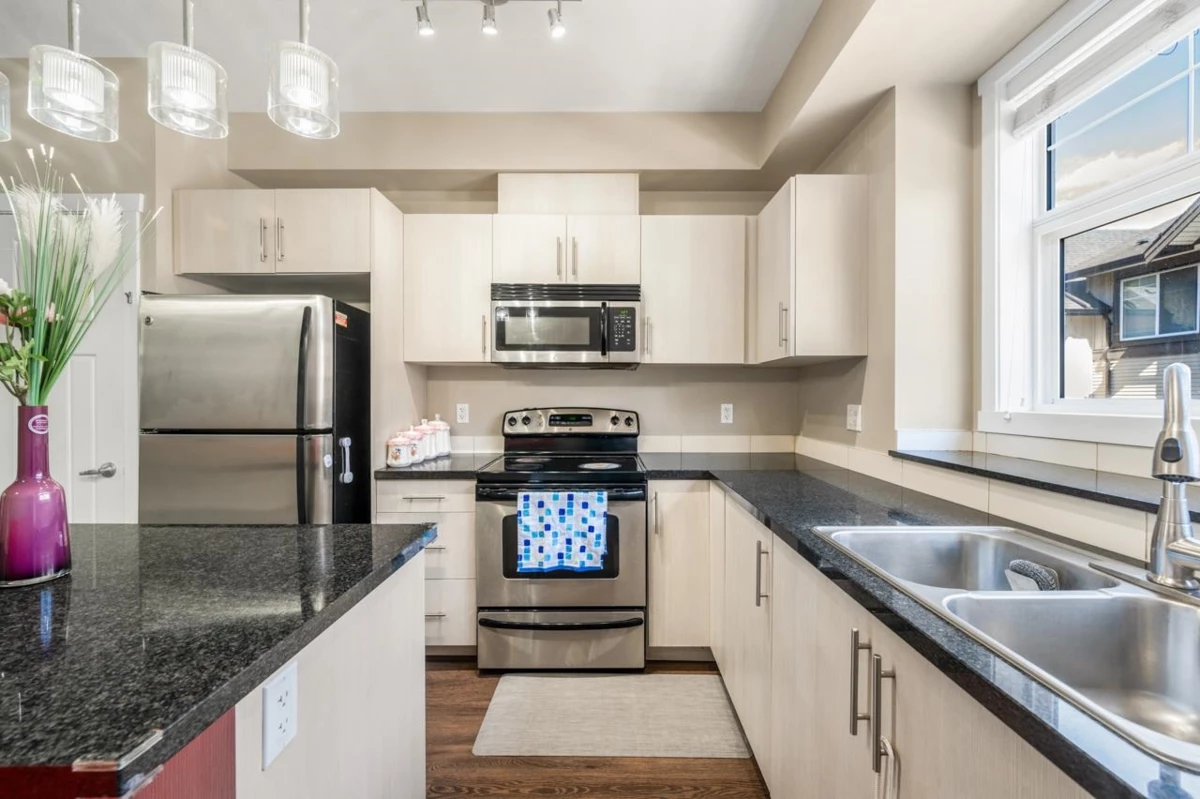 Dining Area Photo of 81 6123 138 Street, Surrey, BC