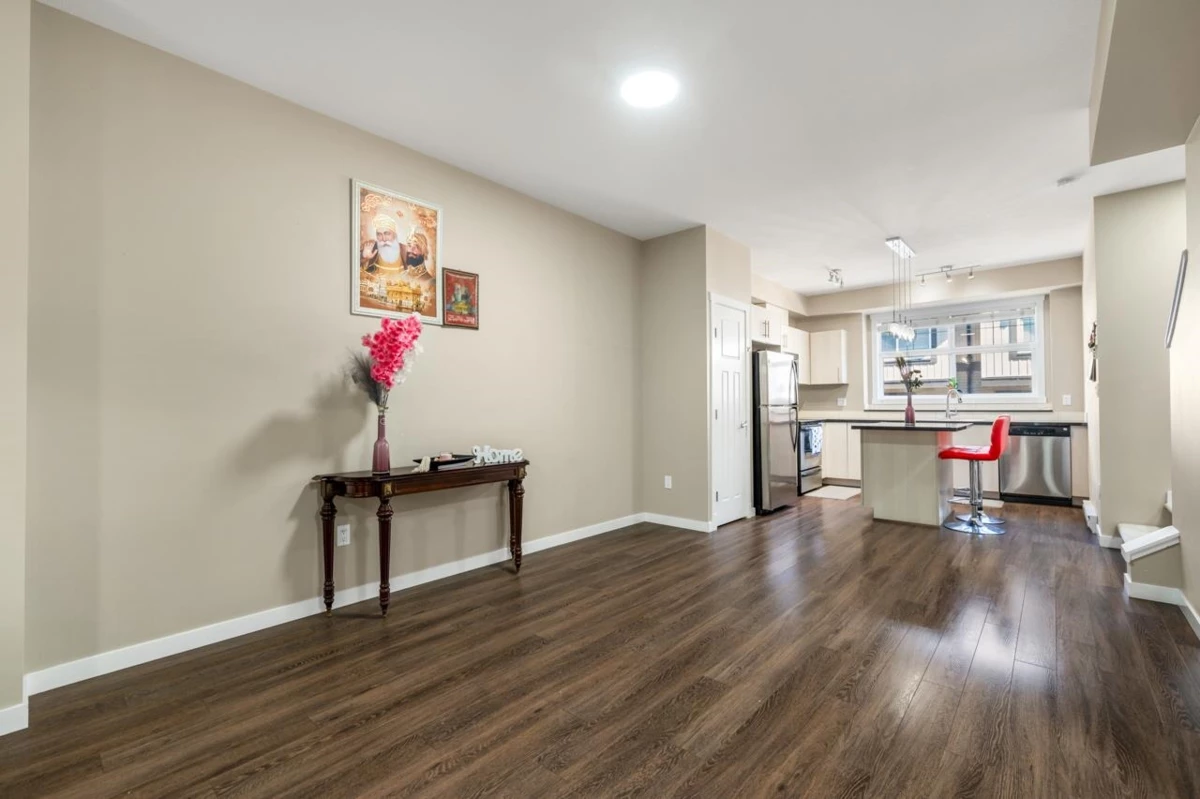 Living Room Photo of 81 6123 138 Street, Surrey, BC