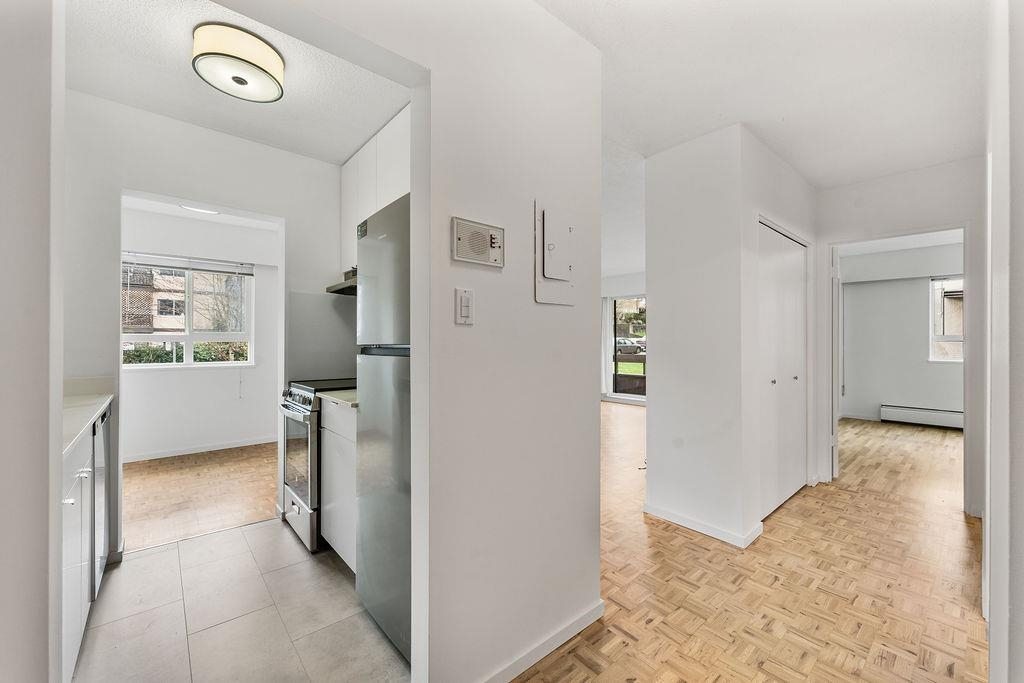 Dining Area Photo of 305 2025 W 2nd Avenue, Vancouver, BC