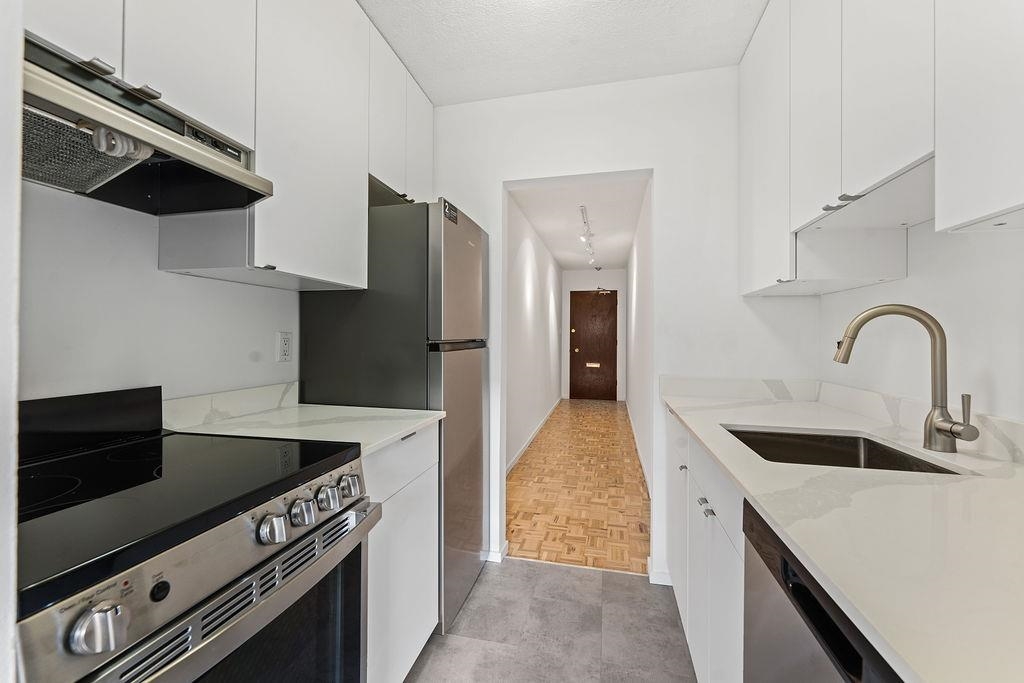 Family Room Photo of 305 2025 W 2nd Avenue, Vancouver, BC