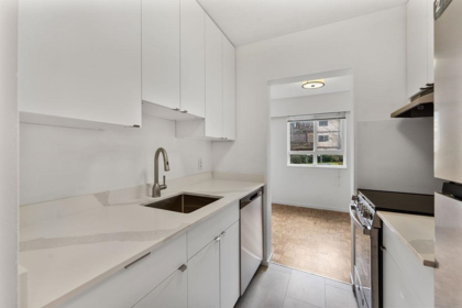 Kitchen Photo of 305 2025 W 2nd Avenue, Vancouver, BC