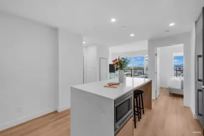 801 5593 No. 3 Road, Richmond, BC, Richmond — Apartment/Condo for sale