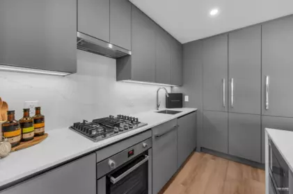 801 5593 No. 3 Road, Richmond, BC, Richmond — Apartment/Condo for sale