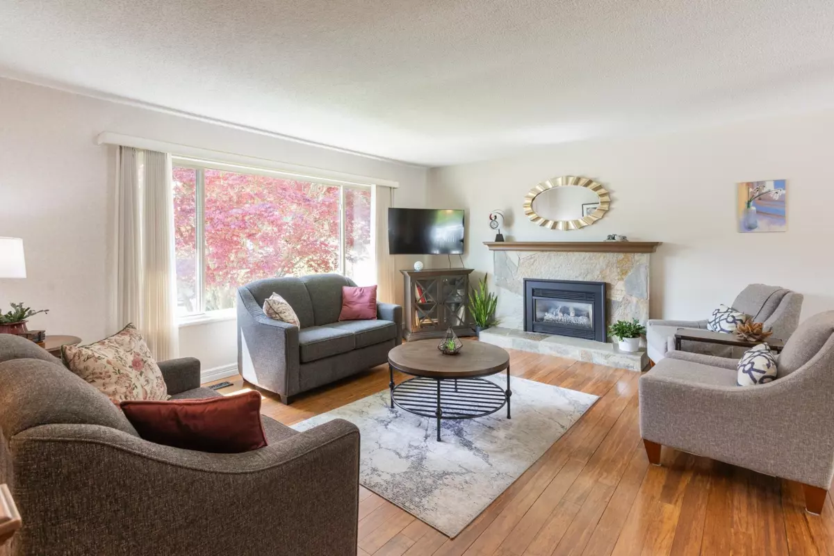 Living Room Photo of 20249 44 Avenue, Langley, BC