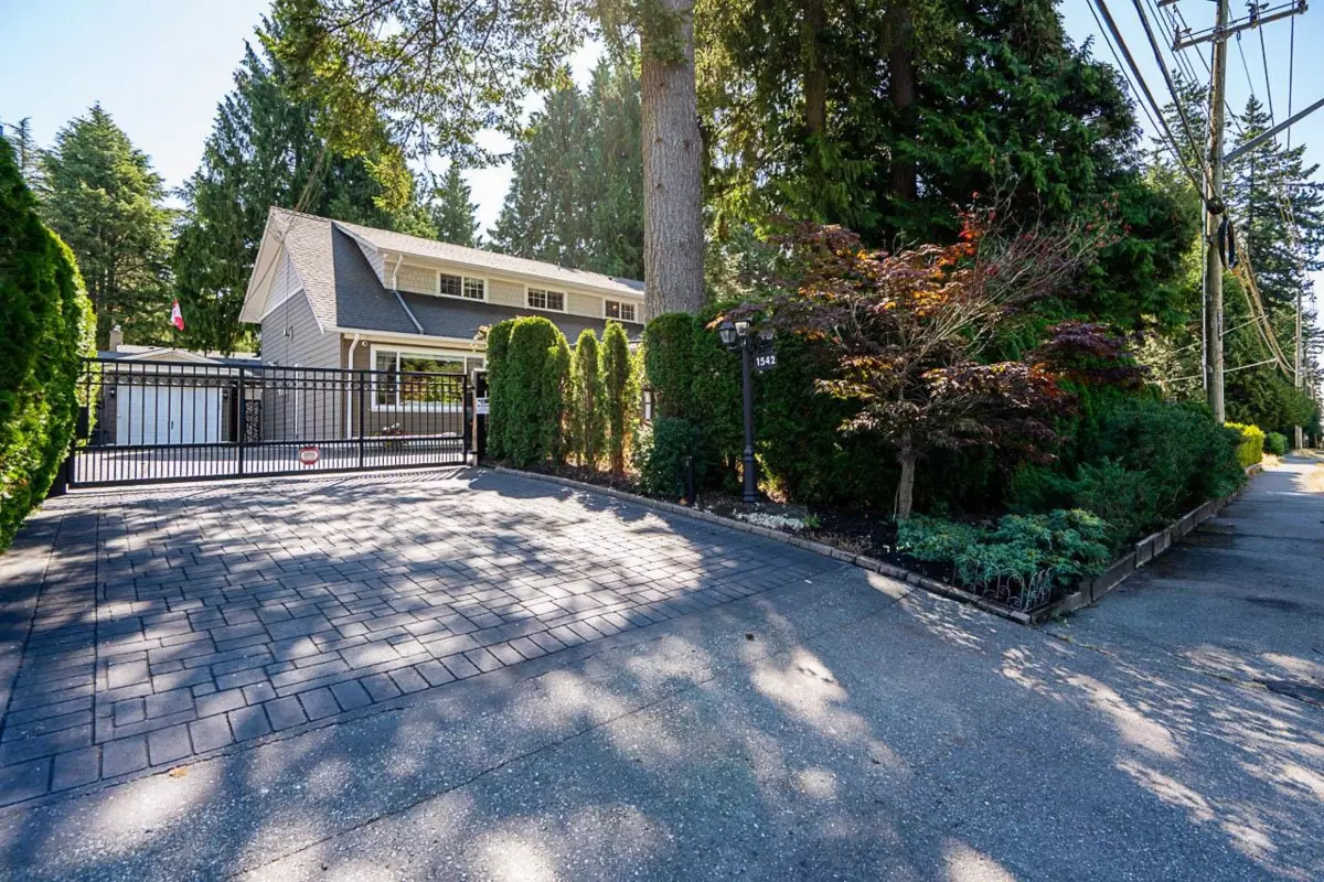 Family Room Photo of 1542 128 Street, Surrey, BC