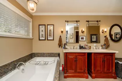 Hallway Photo of 1542 128 Street, Surrey, BC
