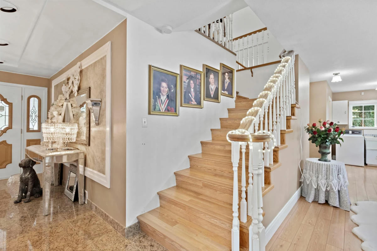Dining Area Photo of 62525 Airport Road, Hope, BC