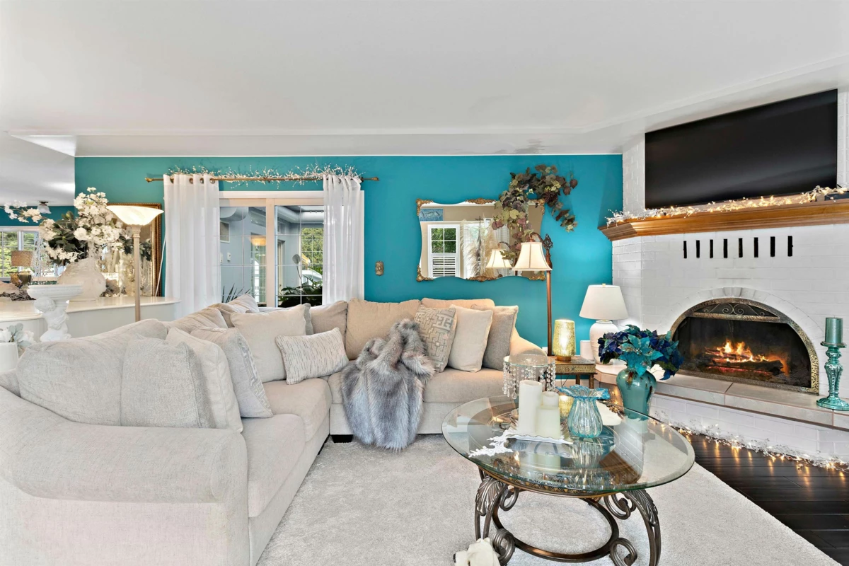 Living Room Photo of 62525 Airport Road, Hope, BC