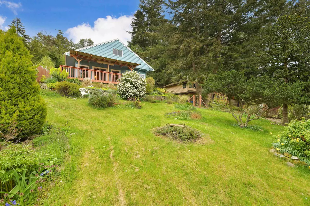 Family Room Photo of 279 Wood Dale Drive, Mayne Island, BC