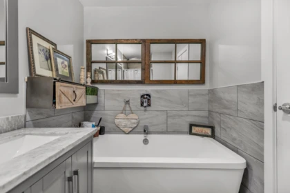 Primary Bathroom Photo of 22928 117 Avenue, Maple Ridge, BC
