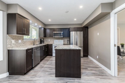 Entry Foyer Photo of 9435 149a Street, Surrey, BC