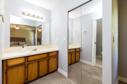 Hallway Photo of 9435 149a Street, Surrey, BC