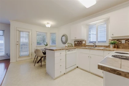 Guest Bathroom Photo of 19596 Somerset Drive, Pitt Meadows, BC