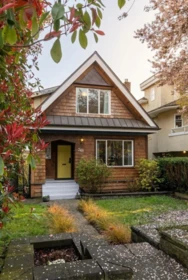261 E 4th Street, North Vancouver, BC, North Vancouver — Single Family Residence for sale