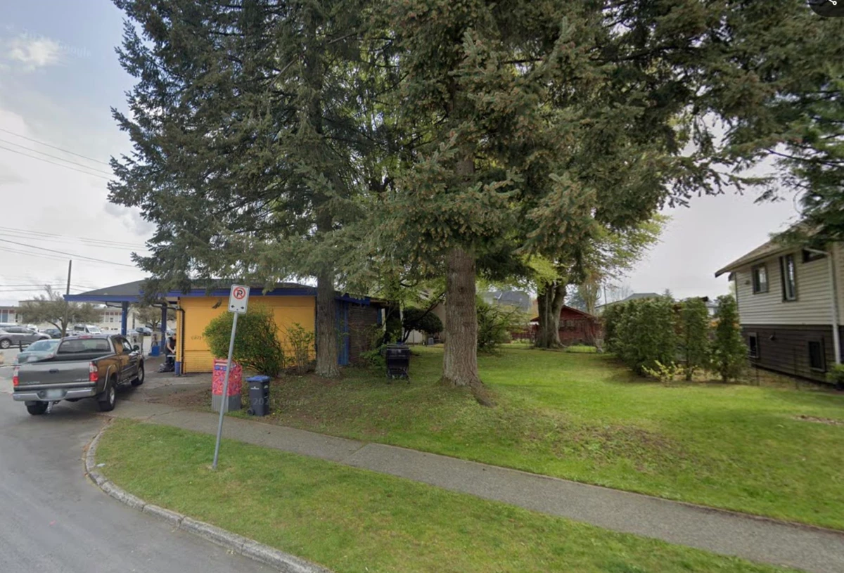 Dining Area Photo of 916 Eighth Street, New Westminster, BC