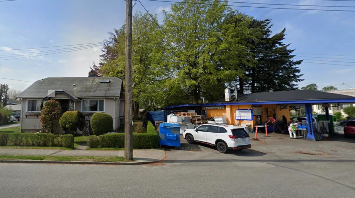 Exterior Rear Photo of 916 Eighth Street, New Westminster, BC