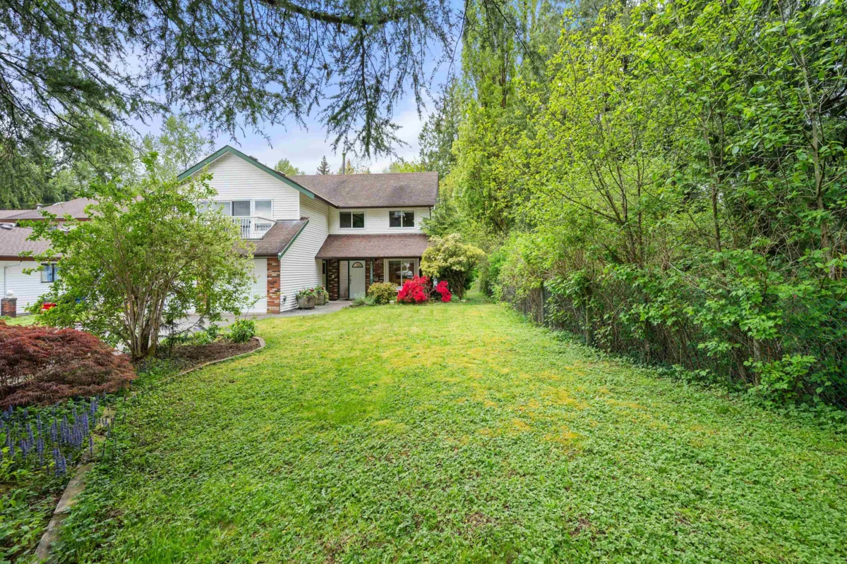 Living Room Photo of 20533 Telegraph Trail, Langley, BC