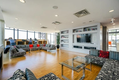 Hot Tub / Spa Photo of 3309 128 W Cordova Street, Vancouver, BC