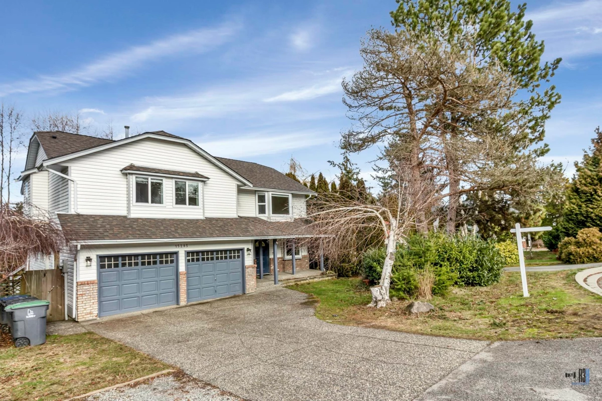 Living Room Photo of 15285 28 Avenue, Surrey, BC