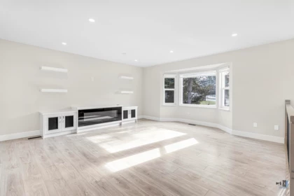 Breakfast Nook Photo of 15285 28 Avenue, Surrey, BC