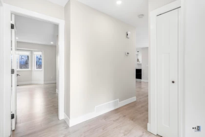 Entry Foyer Photo of 15285 28 Avenue, Surrey, BC