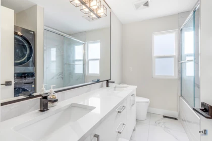Hallway Photo of 15285 28 Avenue, Surrey, BC