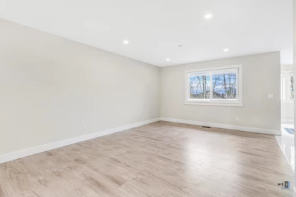 Primary Bathroom Photo of 15285 28 Avenue, Surrey, BC