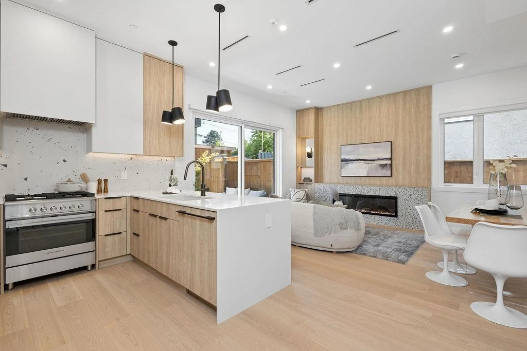 Dining Area Photo of 2 2752 Graveley Street, Vancouver, BC