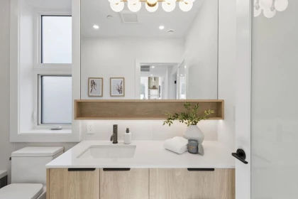 Hot Tub / Spa Photo of 2 2752 Graveley Street, Vancouver, BC