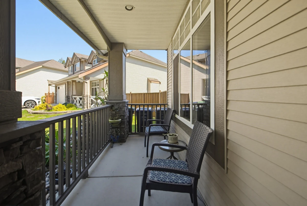 Family Room Photo of 10304 164a Street, Surrey, BC
