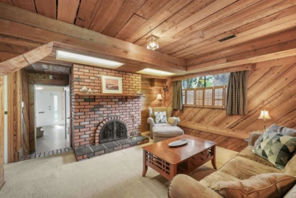 Hallway Photo of 2375 Haversley Avenue, Coquitlam, BC