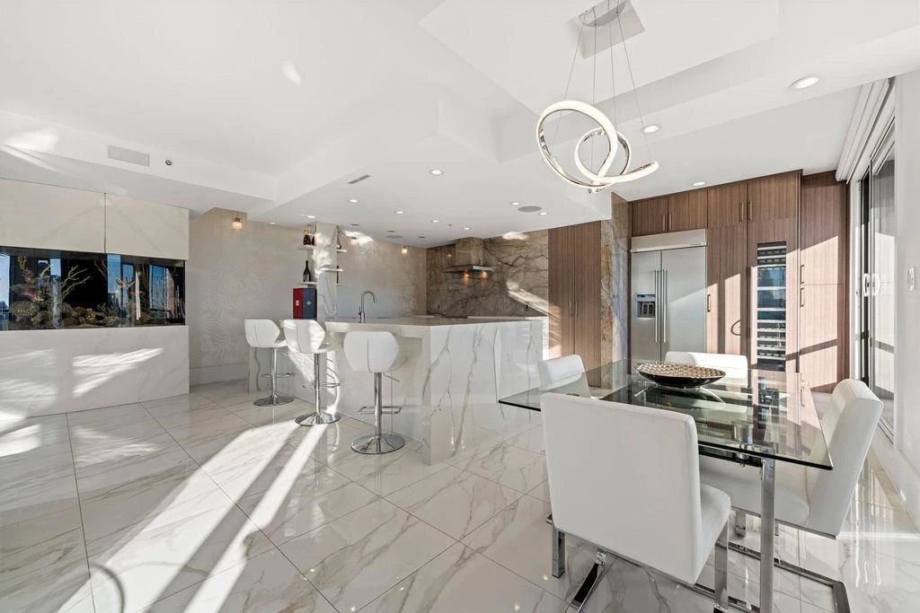 Dining Area Photo of 19A 199 Drake Street, Vancouver, BC