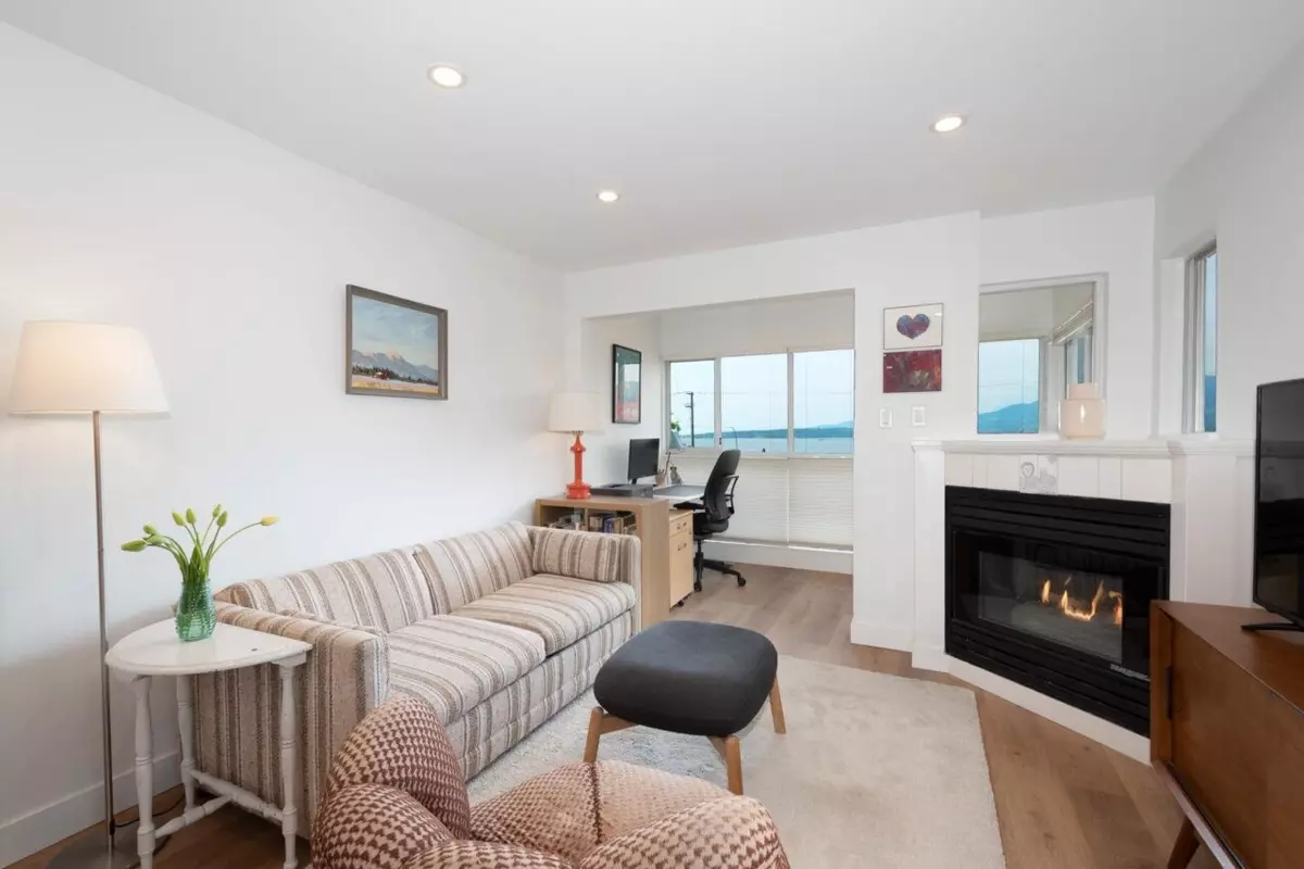Dining Area Photo of 208 2211 Wall Street, Vancouver, BC