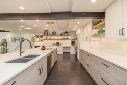Kitchen Island Photo of 7 15161 Prospect Avenue, White Rock, BC