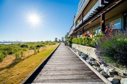 Office / Den Photo of 306 1120 Tsatsu Shores Drive, Delta, BC
