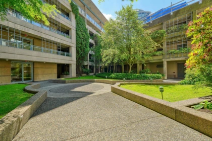 Front Yard Photo of 306 183 Keefer Place, Vancouver, BC