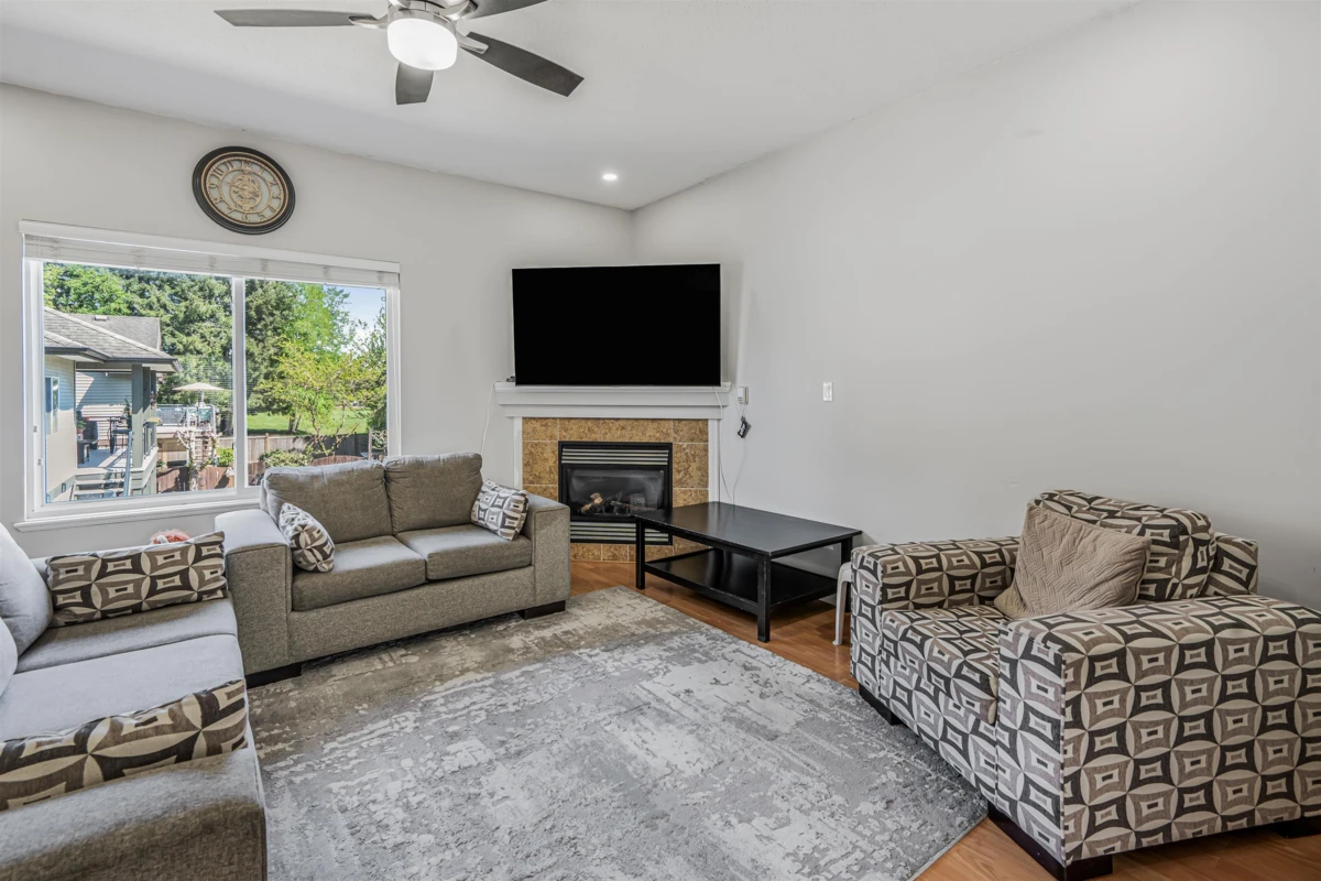 Dining Area Photo of 8530 Fennell Street, Mission, BC
