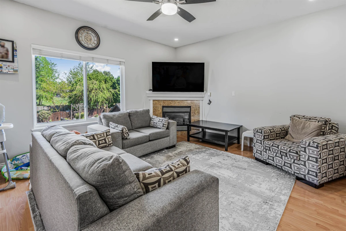 Family Room Photo of 8530 Fennell Street, Mission, BC