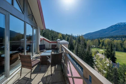Kitchen Photo of 963 4090 Whistler Way, Whistler, BC