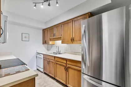 204 1458 Blackwood Street, White Rock, BC, White Rock — Apartment/Condo for sale