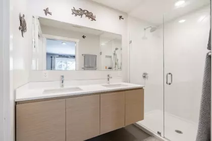 Guest Bathroom Photo of 19904 36 Avenue, Langley, BC