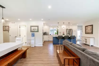 Kitchen Island Photo of 19904 36 Avenue, Langley, BC