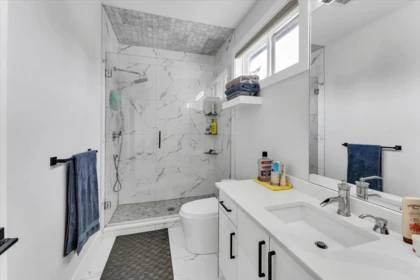 Swimming Pool Photo of 34145 Larch Street, Abbotsford, BC