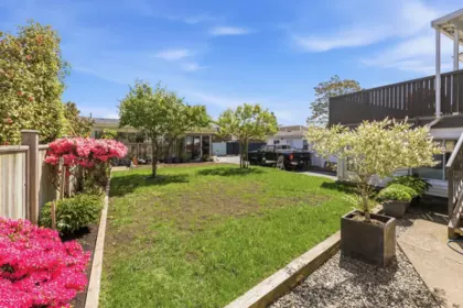 Garden / Landscaping Photo of 1108 Cliff Avenue, Burnaby, BC