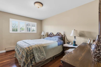 Guest Bathroom Photo of 1108 Cliff Avenue, Burnaby, BC