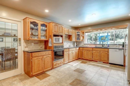 Breakfast Nook Photo of 19719 116b Avenue, Pitt Meadows, BC