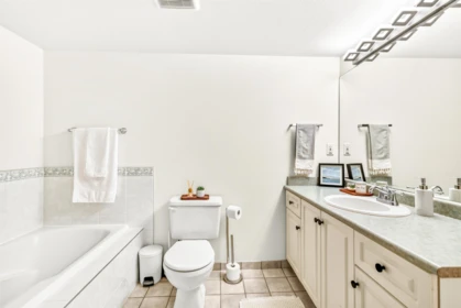 Basement Recreation Room Photo of 121 5780 Trail Avenue, Sechelt, BC