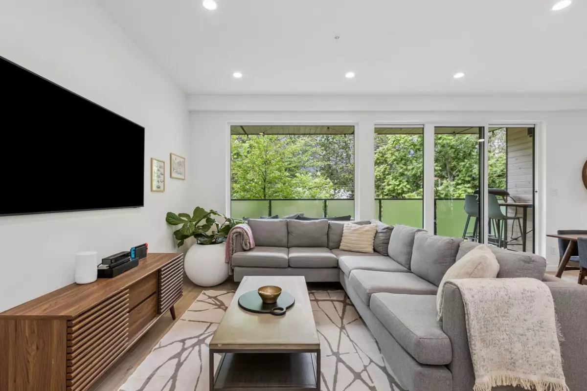 Living Room Photo of 9 1089 Wilson Crescent, Squamish, BC