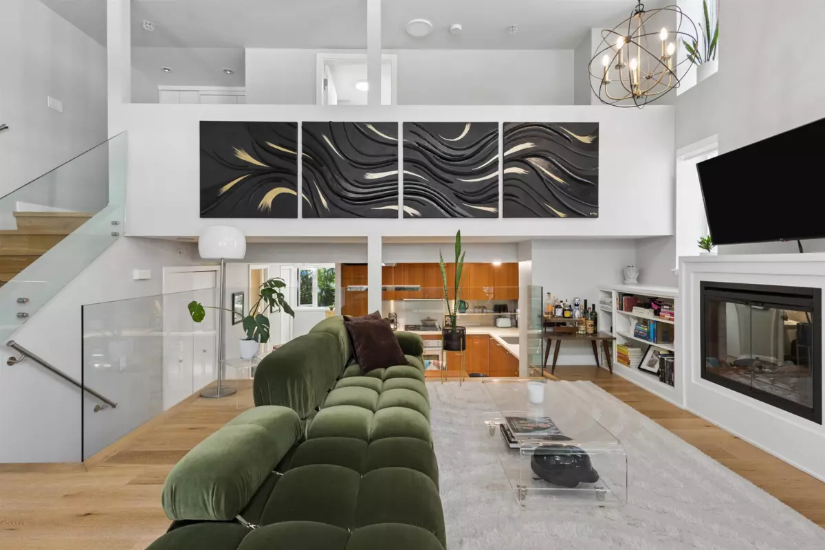 Dining Area Photo of 428 Helmcken Street, Vancouver, BC