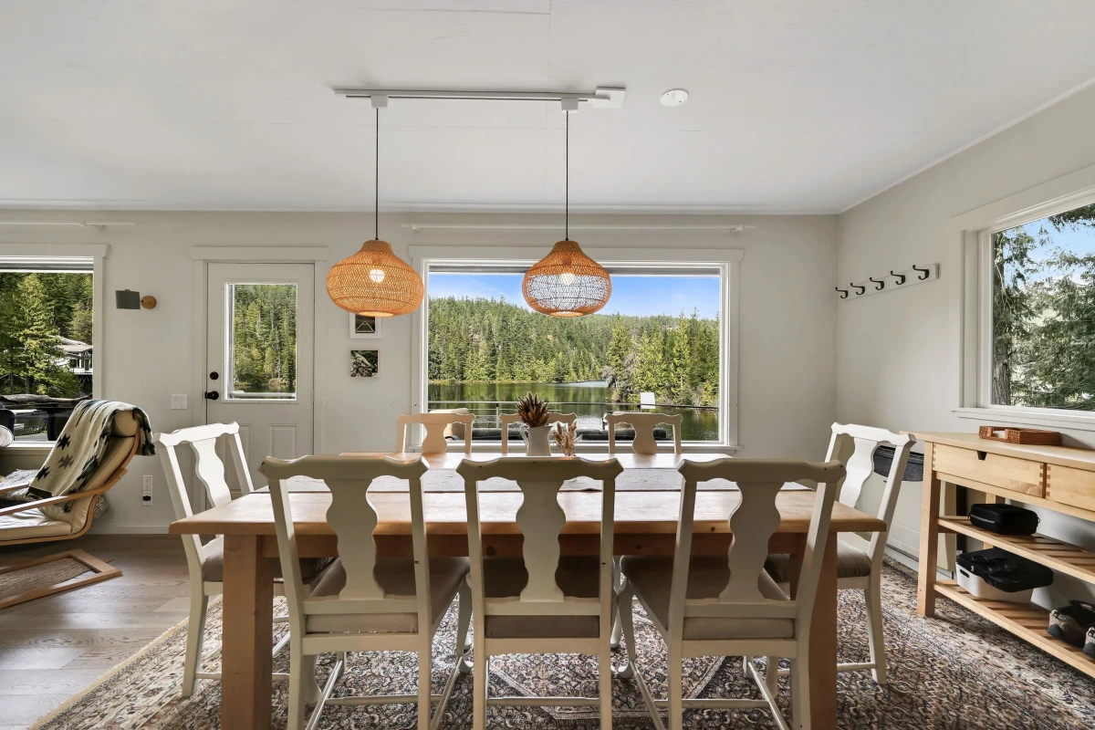 Dining Area Photo of Block E Levette Lake, Squamish, BC